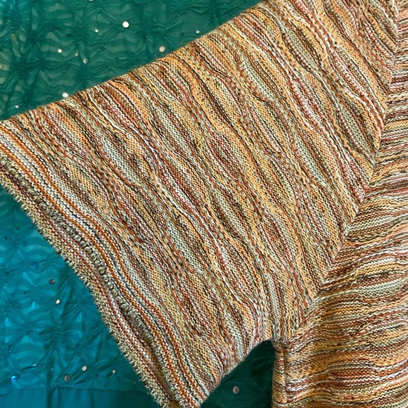 Women’s Short-Sleeved Multi-Colors Sweater - Picture 3 of 3